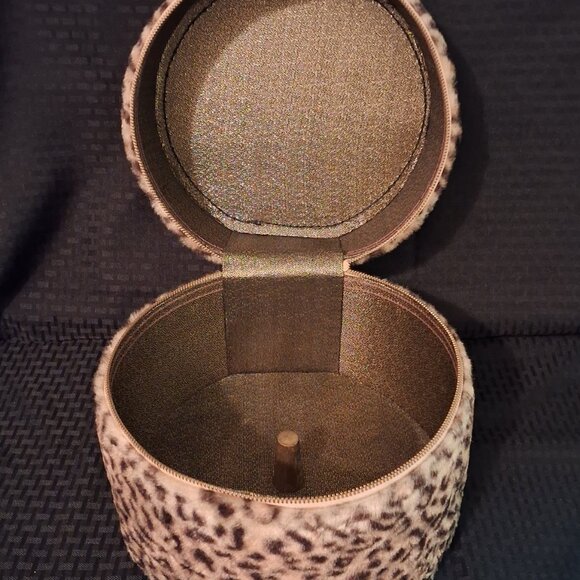 Vtg Wig Hat Carry Case Faux Fur Leopard Over Vinyl Hard Shell w/ Gold Chain Rare - Picture 1 of 14